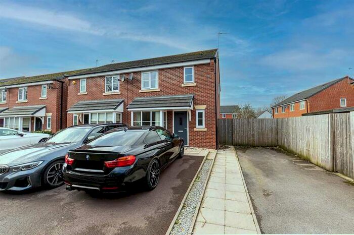 3 Bedroom Semi-Detached House To Rent In Doulton Close, Warrington, Cheshire, WA4