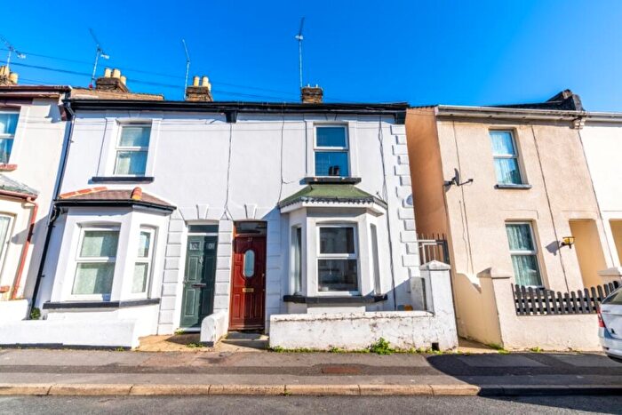 3 Bedroom Terraced House To Rent In Milburn Road, Gillingham, Kent, ME7