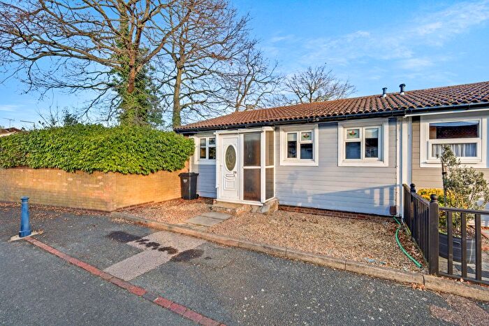 2 Bedroom Semi Detached Bungalow For Sale In Holgate, Basildon, SS13