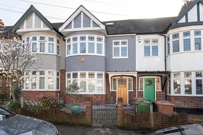 4 Bedroom House For Sale In Greenway Avenue, Walthamstow, E17