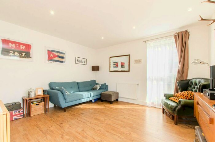 1 Bedroom Flat To Rent In Gunmakers Lane, Bow, London, E3