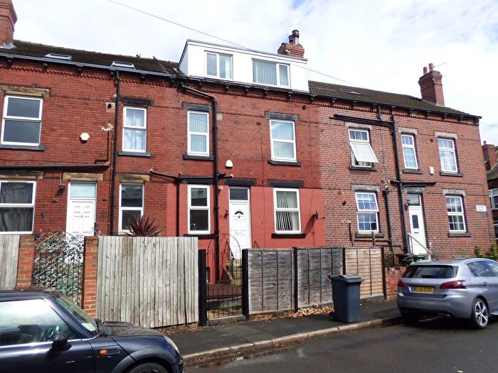 3 Bedroom Terraced House For Sale In Station Avenue, Leeds, LS13