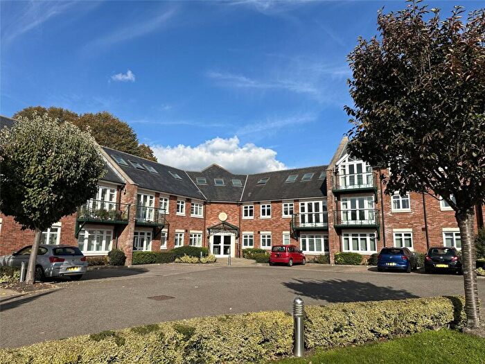 2 Bedroom Apartment For Sale In Broyle Road, Chichester, West Sussex, PO19
