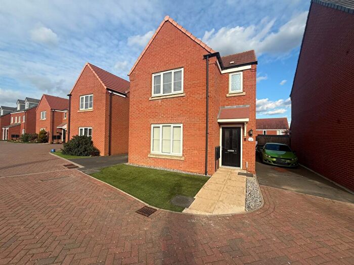 3 Bedroom Detached House For Sale In Perseus Place, Stanground South, Peterborough, PE2