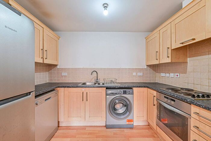 2 Bedroom Flat To Rent In Morrish Road, Brixton, London, SW2