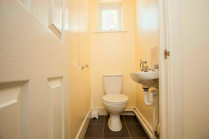 5 Bedroom Semi-Detached House To Rent In Alma Rd Winton Banks, BH9