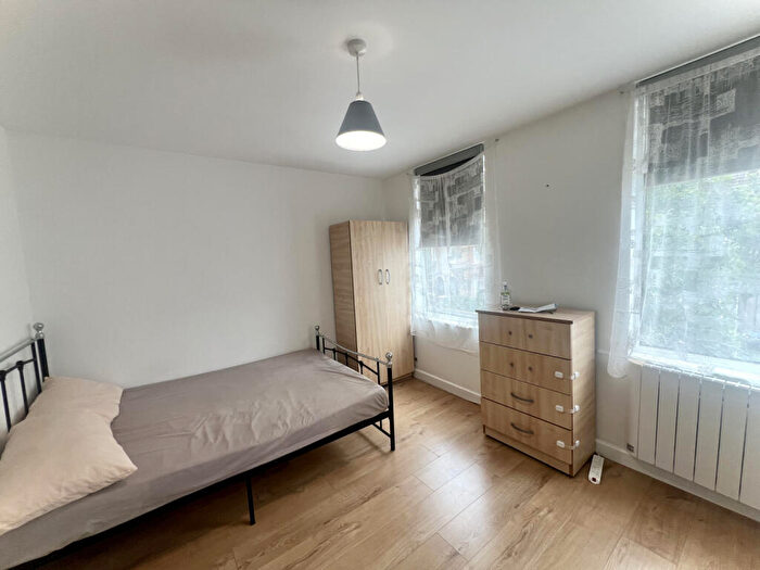 Studio To Rent In Kimberley Road, N18