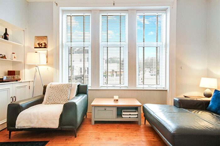 2 Bedroom Flat For Sale In Dryburgh Avenue, Rutherglen, Glasgow, South Lanarkshire, G73