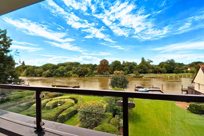 1 Bedroom Flat To Rent In Twickenham Road, Teddington, TW11