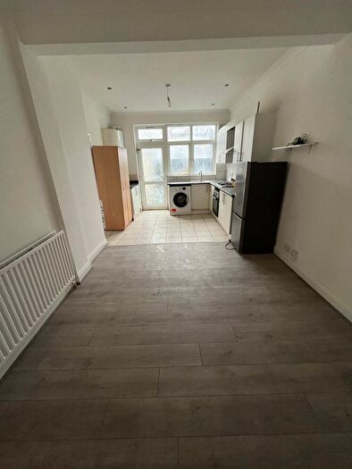 2 Bedroom Maisonette To Rent In East Avenue, Hayes, UB3