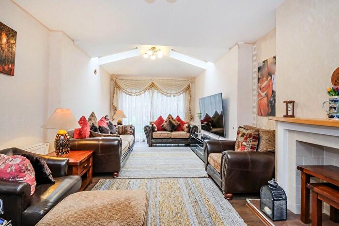 3 Bedroom Terraced House For Sale In Appleby Road, London, E16