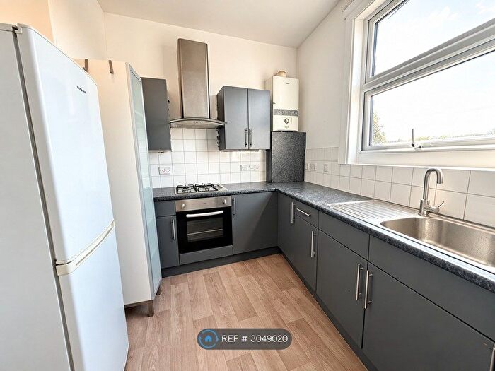 4 Bedroom Flat To Rent In Colney Hatch Lane, London, N10