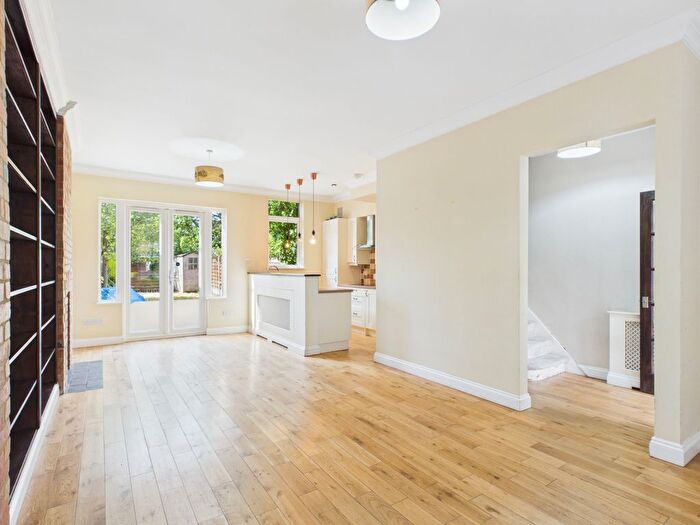 2 Bedroom Flat To Rent In Lance Road, West Harrow, HA1