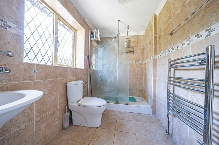 5 Bedroom Detached House For Sale In Blackhouse Road, Colgate, RH13