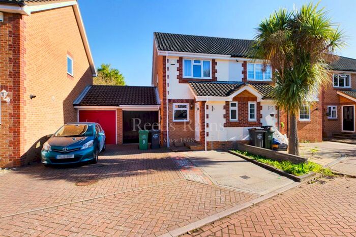 2 Bedroom Semi-Detached House To Rent In Mannock Road, Dartford, Kent, DA1