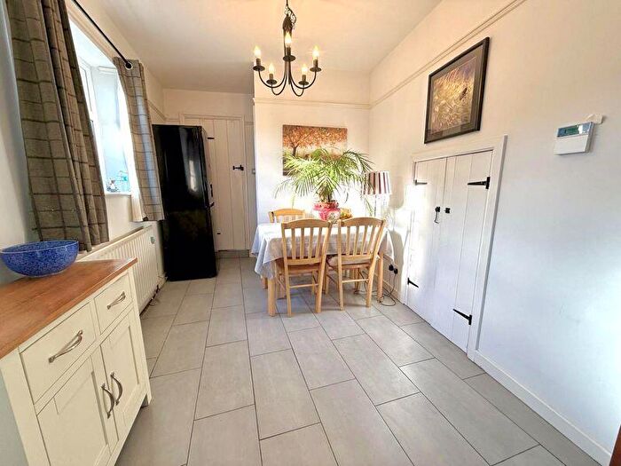 2 Bedroom Cottage For Sale In High Street, Toddington, LU5