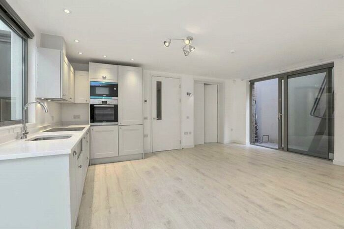 2 Bedroom Apartment To Rent In Mill Lane, West Hampstead, London, NW6