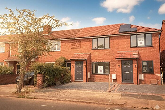 1 Bedroom Terraced House For Sale In Northumberland Crescent, Feltham, TW14