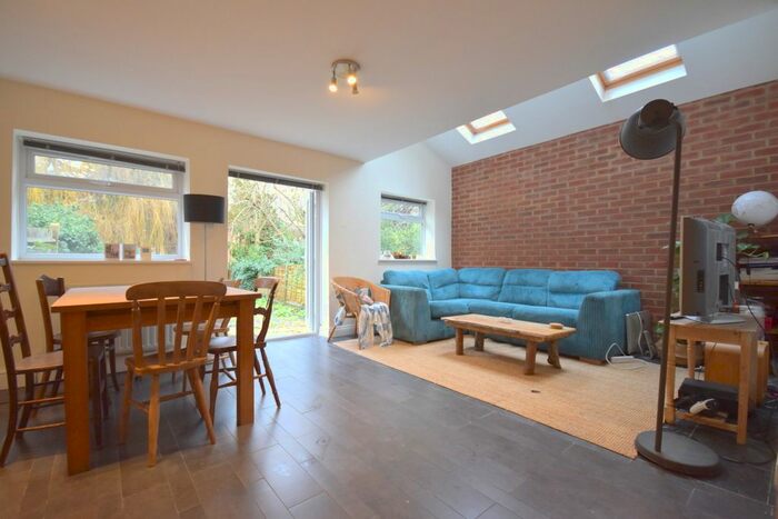 2 Bedroom Flat To Rent In Hitherfield Road, Streatham, SW16