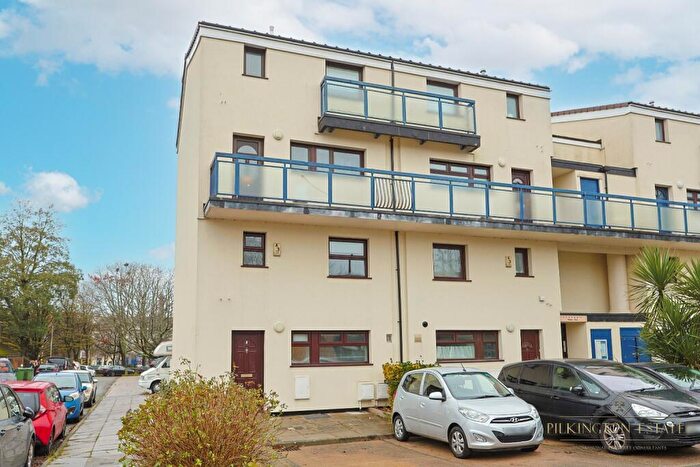 3 Bedroom Ground Maisonette For Sale In Madden Road, Plymouth, Devon, PL1