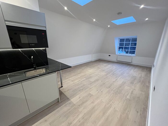 2 Bedroom Flat To Rent In Alberon Gardens, London, NW11