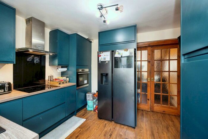 3 Bedroom End Of Terrace House For Sale In Killan Road, Dunvant, Swansea, SA2