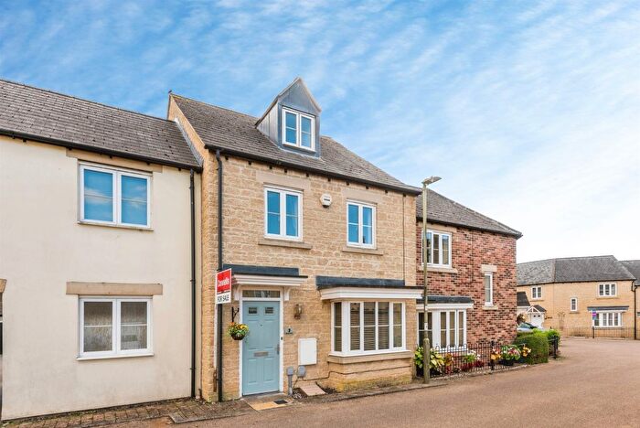 3 Bedroom Terraced House For Sale In Blackthorn Mews, Carterton, OX18