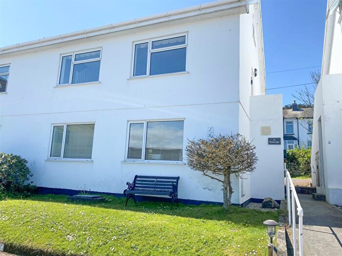 2 Bedroom Flat To Rent In Valley Road, Carbis Bay, TR26