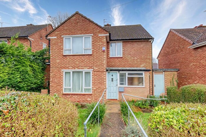 3 Bedroom Detached House For Sale In Fairway, Princes Risborough, Buckinghamshire, HP27