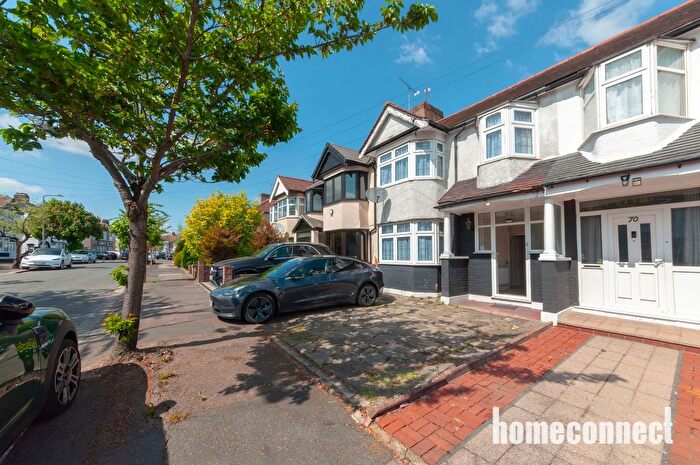 3 Bedroom Terraced House To Rent In Rosedene Gardens, Ilford, IG2