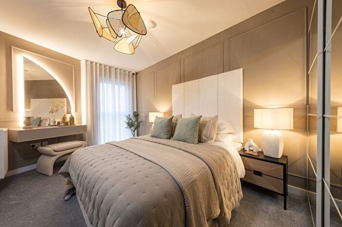 2 Bedroom Flat For Sale In High Street, Southall, UB1