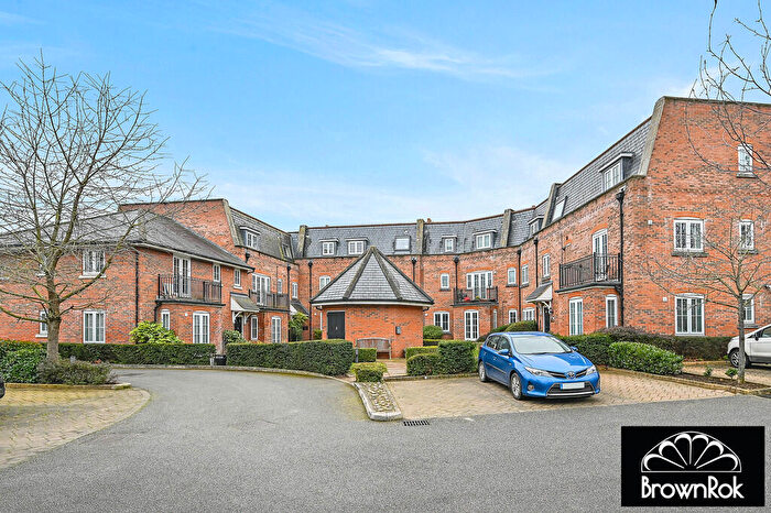 2 Bedroom Apartment To Rent In Great North Road, Hatfield, AL9