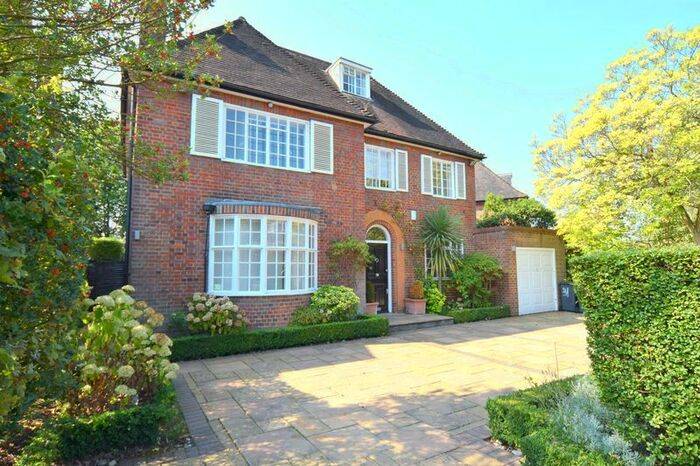 5 Bedroom Detached House To Rent In Holne Chase, Hampstead Garden Suburb, N2