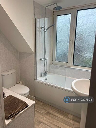 3 Bedroom Semi-Detached House To Rent In Southfarm Avenue, Harthill, Sheffield, S26