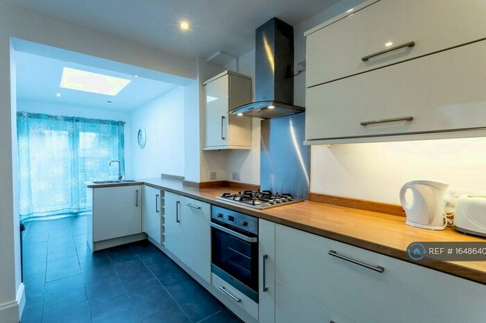 3 Bedroom Terraced House To Rent In William Street, Swindon, SN1