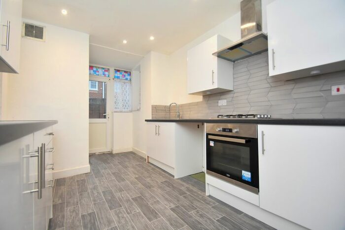 3 Bedroom End Of Terrace House To Rent In Cottage Grove, Southsea, PO5