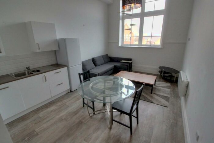 Ground Flat To Rent In The Saddles, Crocketts Lane, Bearwood, B66