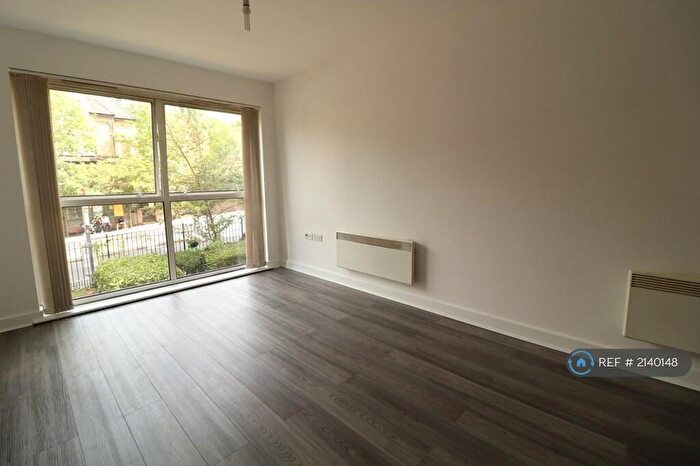 2 Bedroom Flat To Rent In Epping Court, London, SE22