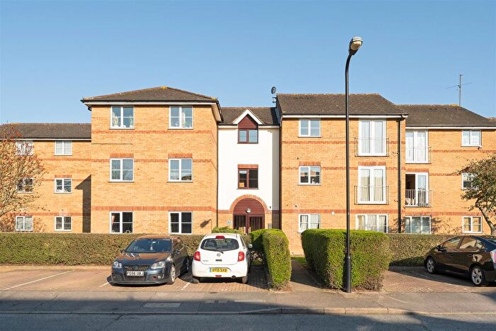 1 Bedroom Flat For Sale In Beaufort Close, Highams Park, E4