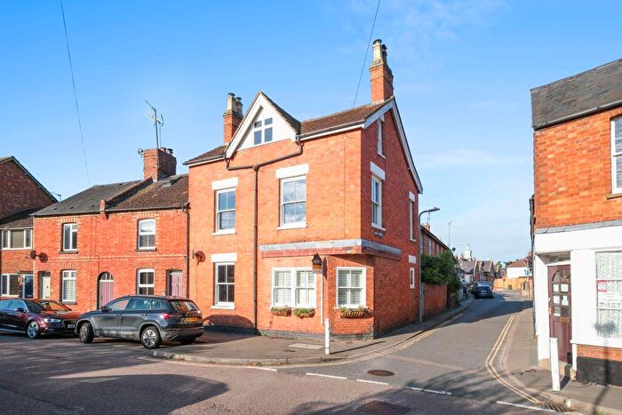 4 Bedroom End Of Terrace House For Sale In Bury Street, Newport Pagnell, MK16