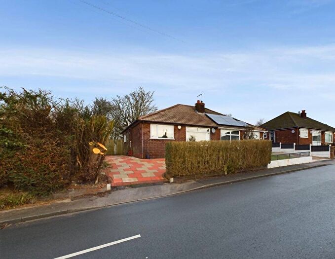 2 Bedroom Semi-Detached Bungalow To Rent In Heathfield Drive, Tyldesley, M29