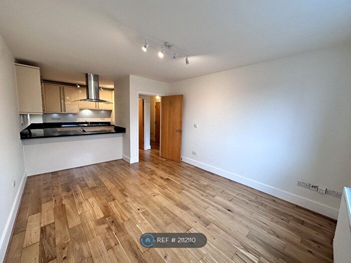 1 Bedroom Flat To Rent In Meridian Court, London, SE15