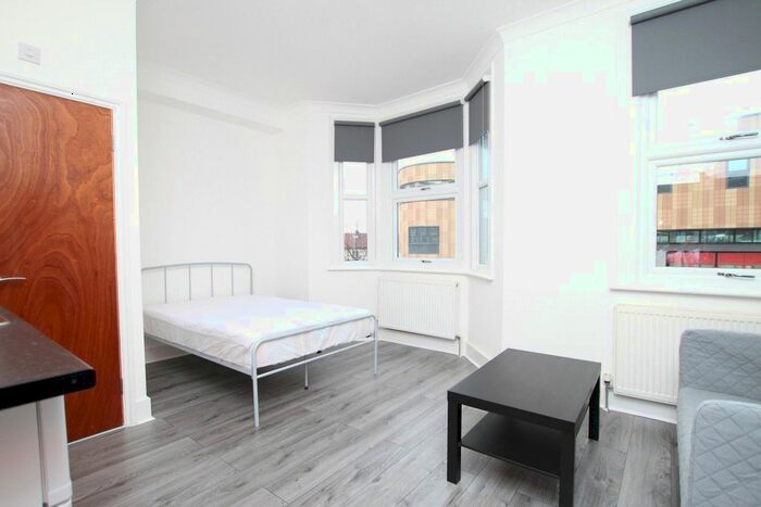 Studio To Rent In Forest Road, Walthamstow, London, E17