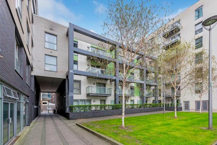 3 Bedroom Flat To Rent In Christian Street, London, E1