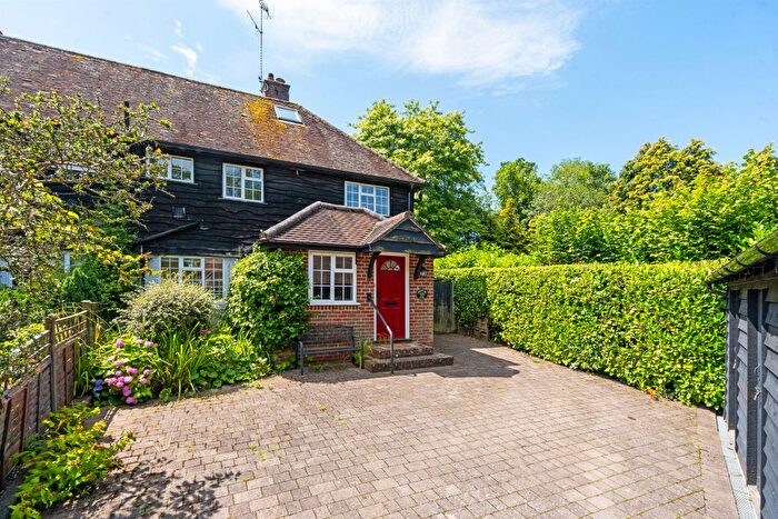 3 Bedroom Semi-Detached House For Sale In Church Close, Haslemere, GU27