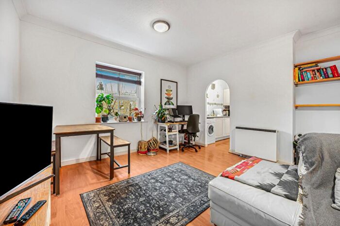 2 Bedroom Flat For Sale In Southgate Road, Islington, N1