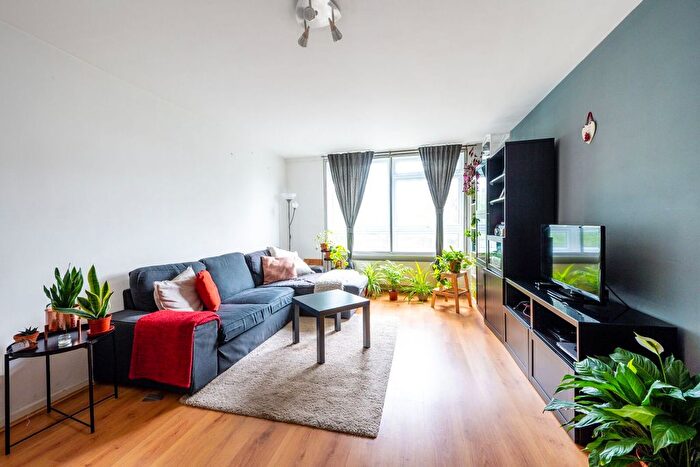 2 Bedroom Flat To Rent In Putney Heath Lane, Putney Heath, London, SW15