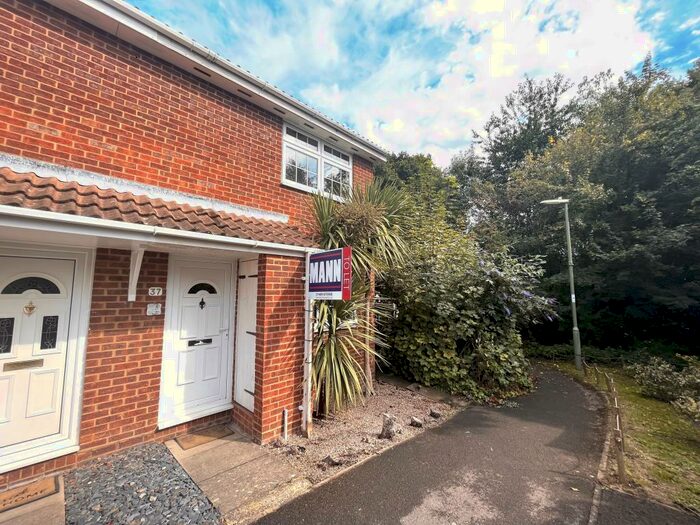 2 Bedroom End Of Terrace House To Rent In Monarch Close, Locks Heath, SO31