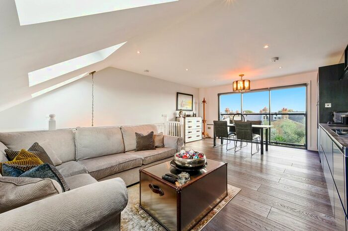 2 Bedroom Maisonette To Rent In Heythorp Street, London, SW18