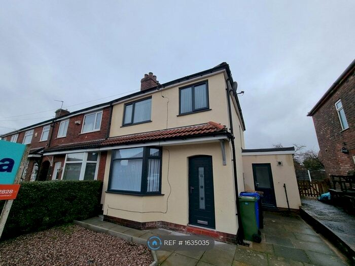 3 Bedroom Semi-Detached House To Rent In St. Georges Road, Droylsden, Manchester, M43